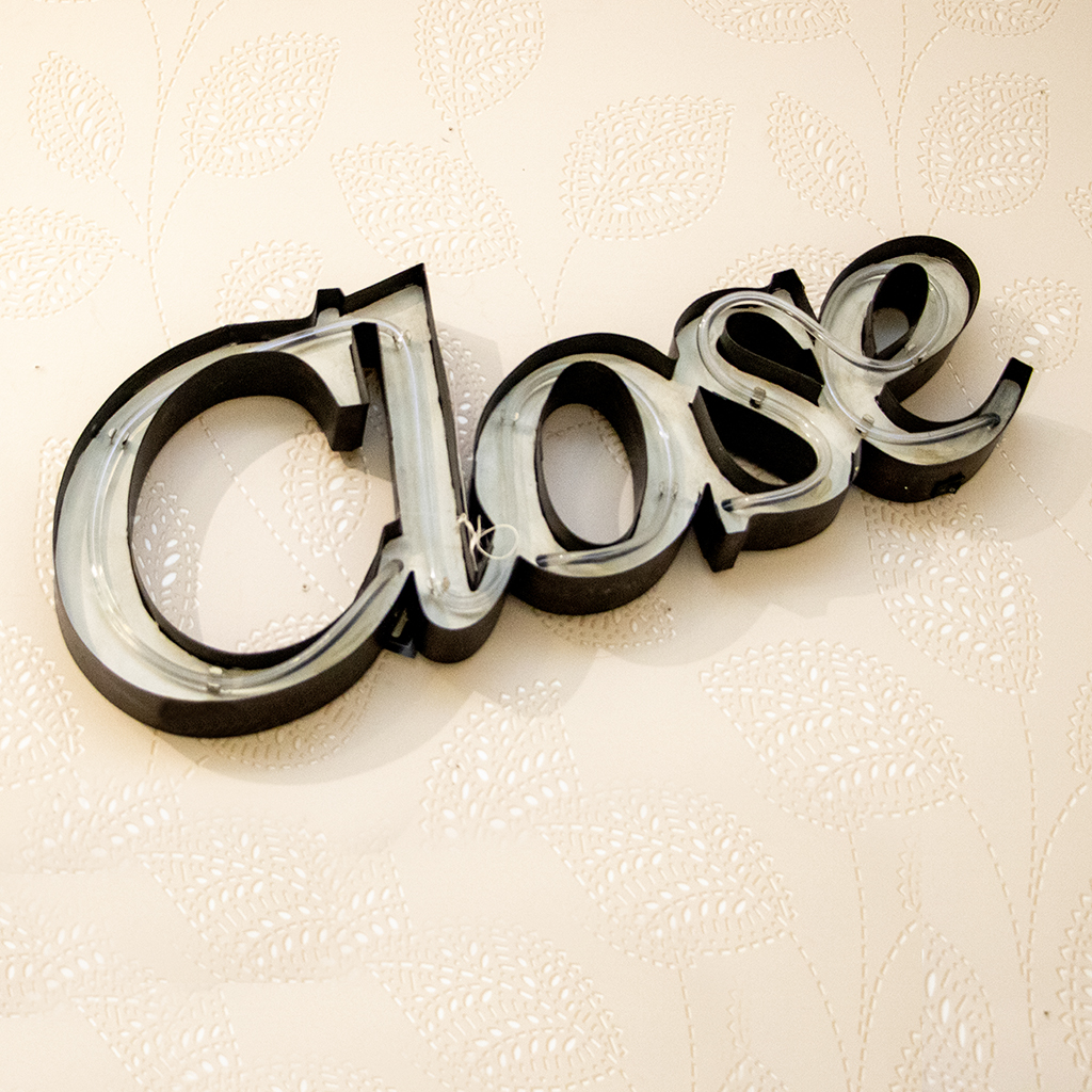 54780 MTL NEON CLOSE SIGN 26"W,11"H