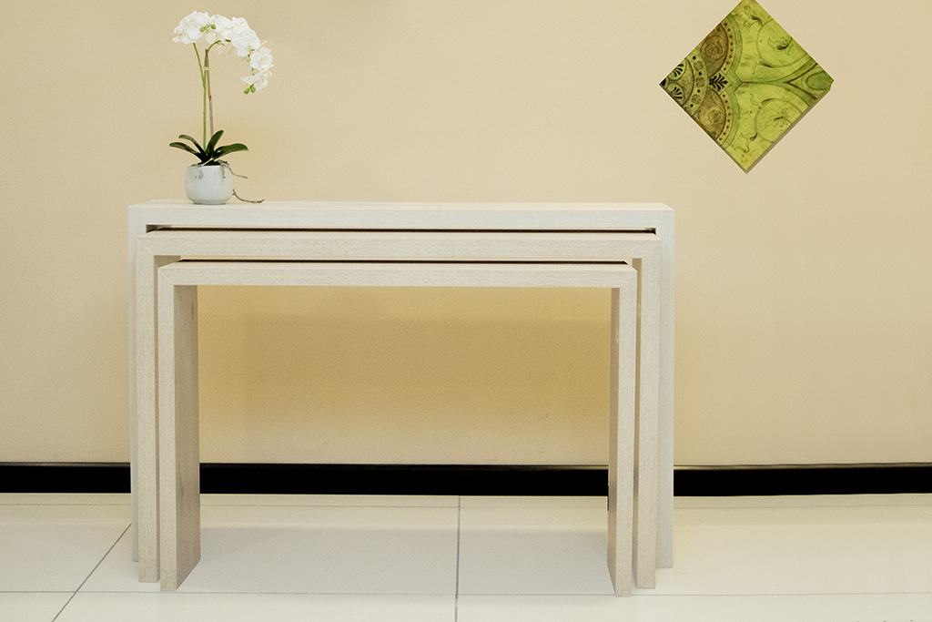 CONSOLE TABLE