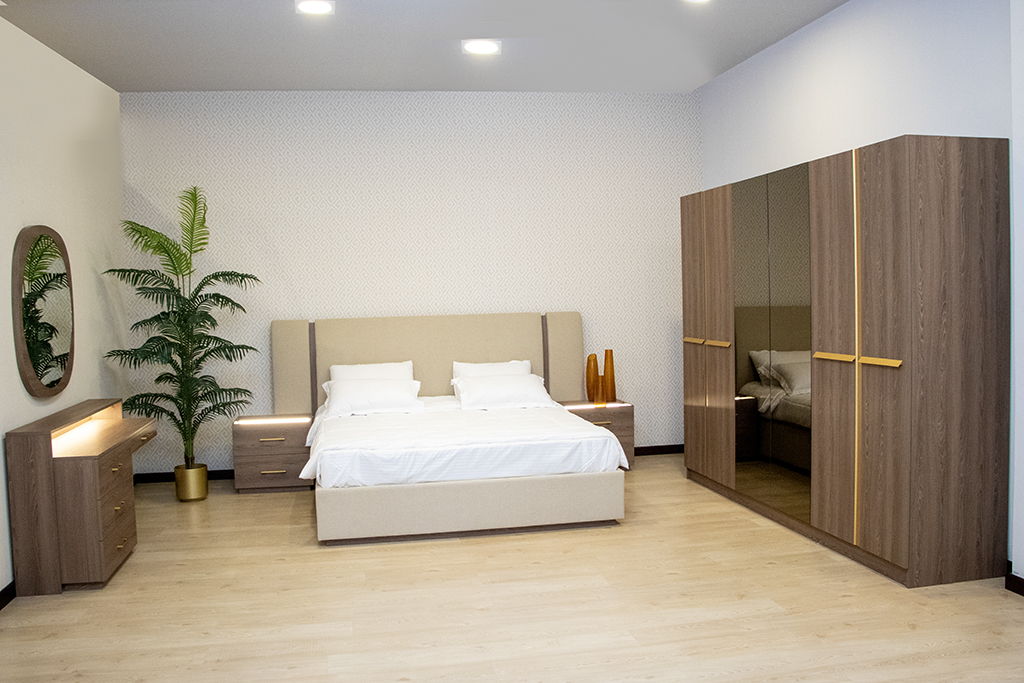 BED ROOM SET With Out Metrres