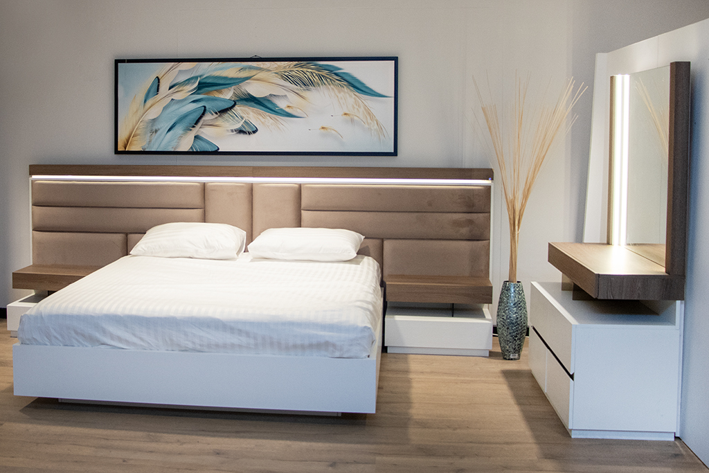 BED ROOM SET With Out Metrres