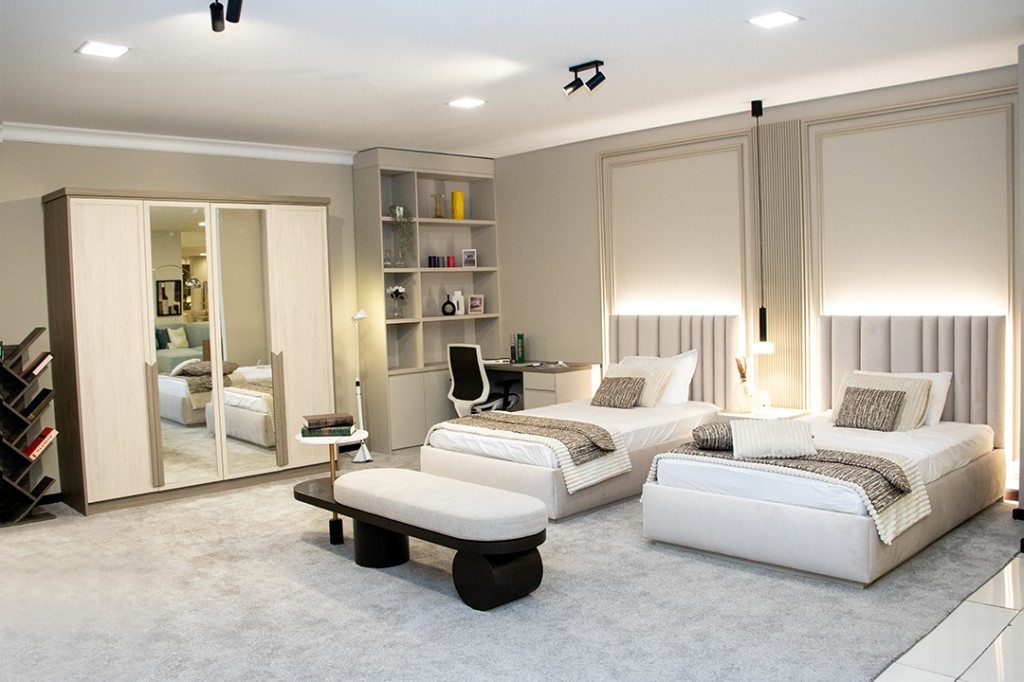 BED ROOM SET With Out Metrres